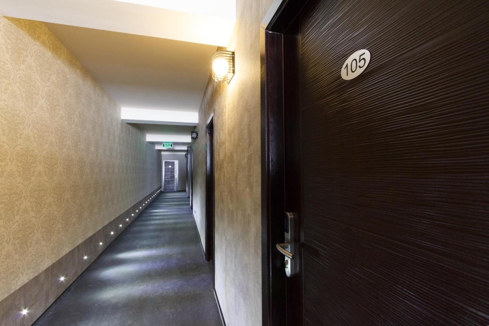 Ymy Hotels Targu Jiu Luaran gambar