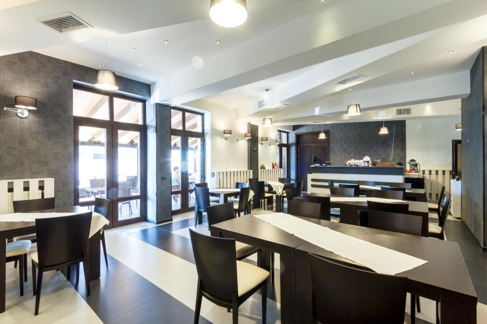 Ymy Hotels Targu Jiu Luaran gambar