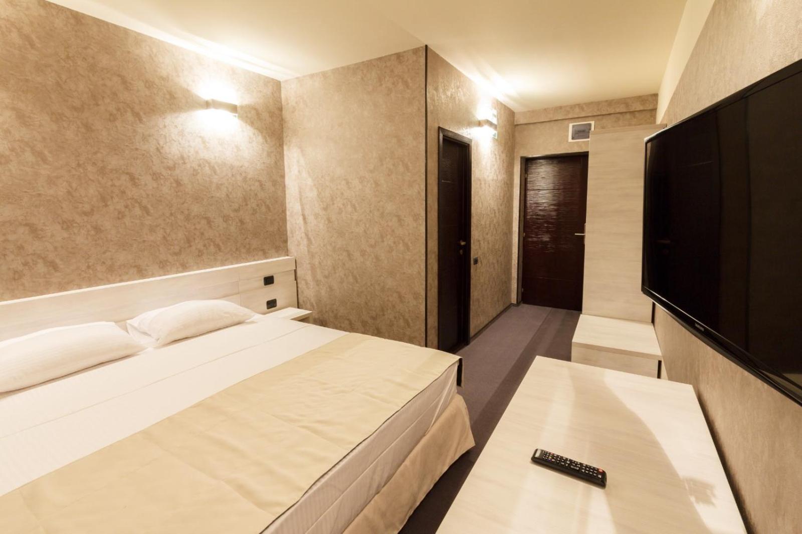 Ymy Hotels Targu Jiu Luaran gambar