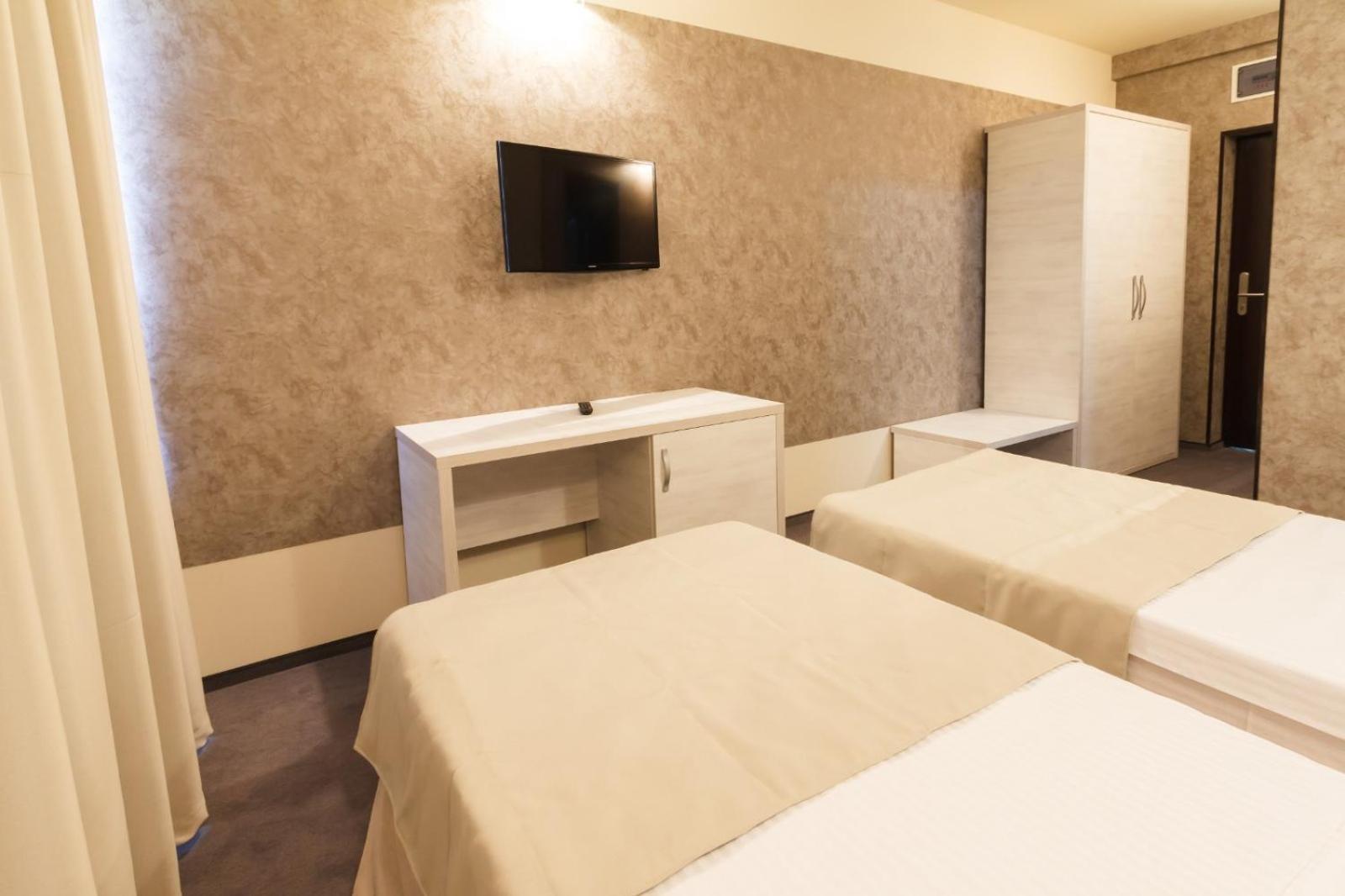 Ymy Hotels Targu Jiu Luaran gambar