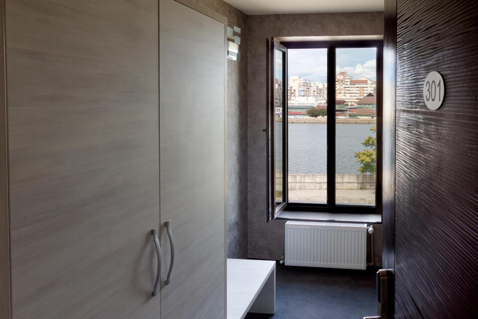 Ymy Hotels Targu Jiu Luaran gambar