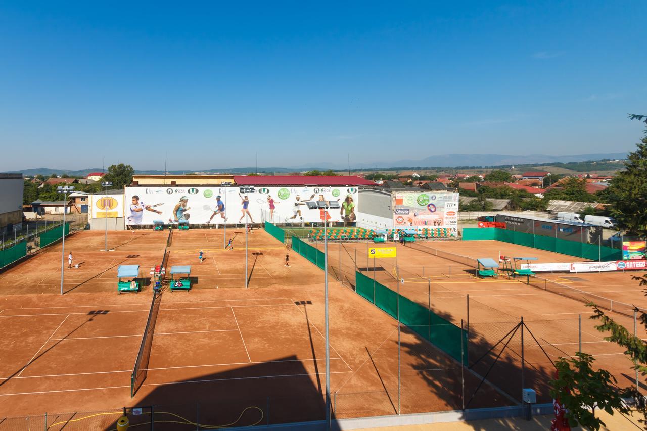 Ymy Hotels Targu Jiu Luaran gambar