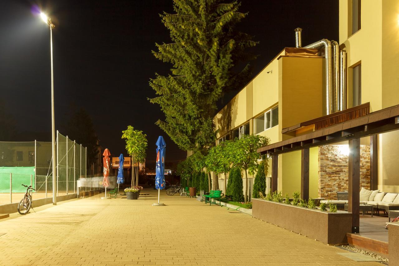 Ymy Hotels Targu Jiu Luaran gambar