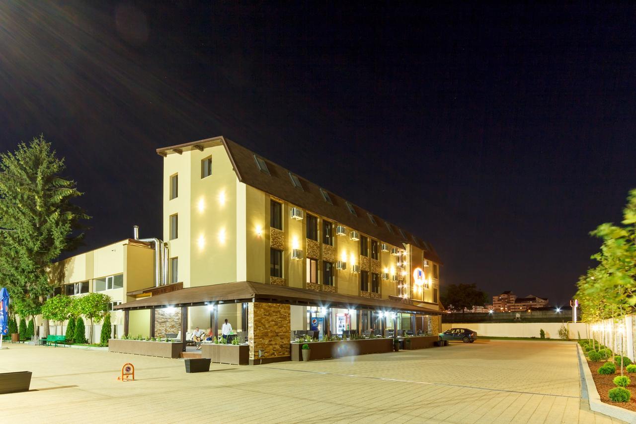 Ymy Hotels Targu Jiu Luaran gambar