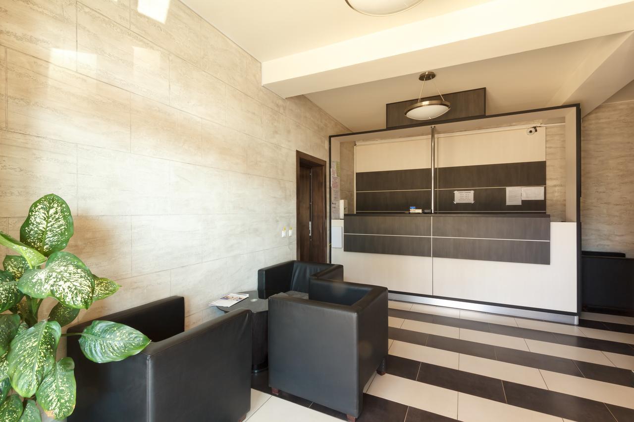 Ymy Hotels Targu Jiu Luaran gambar