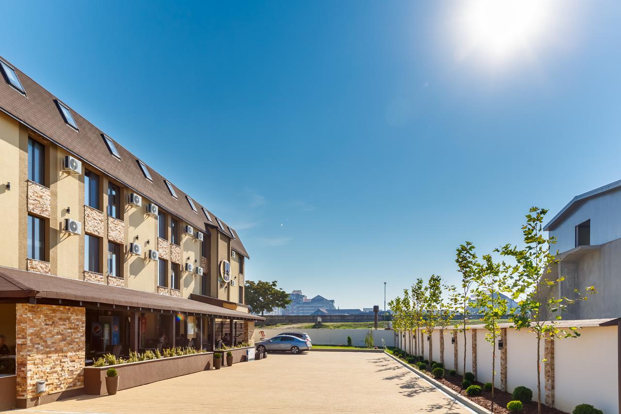 Ymy Hotels Targu Jiu Luaran gambar