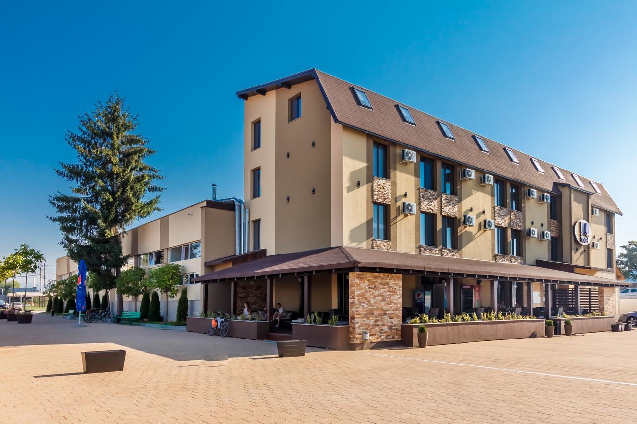Ymy Hotels Targu Jiu Luaran gambar
