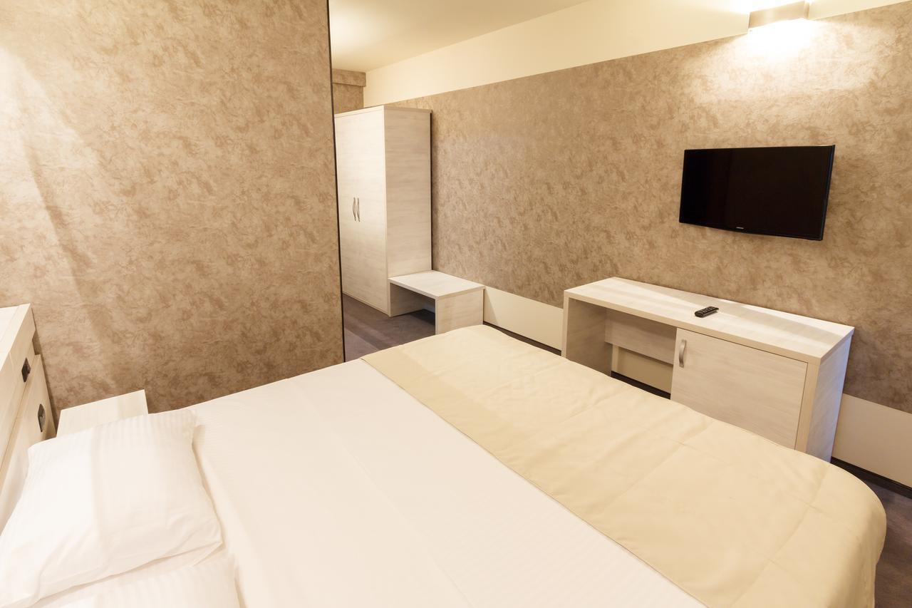 Ymy Hotels Targu Jiu Luaran gambar