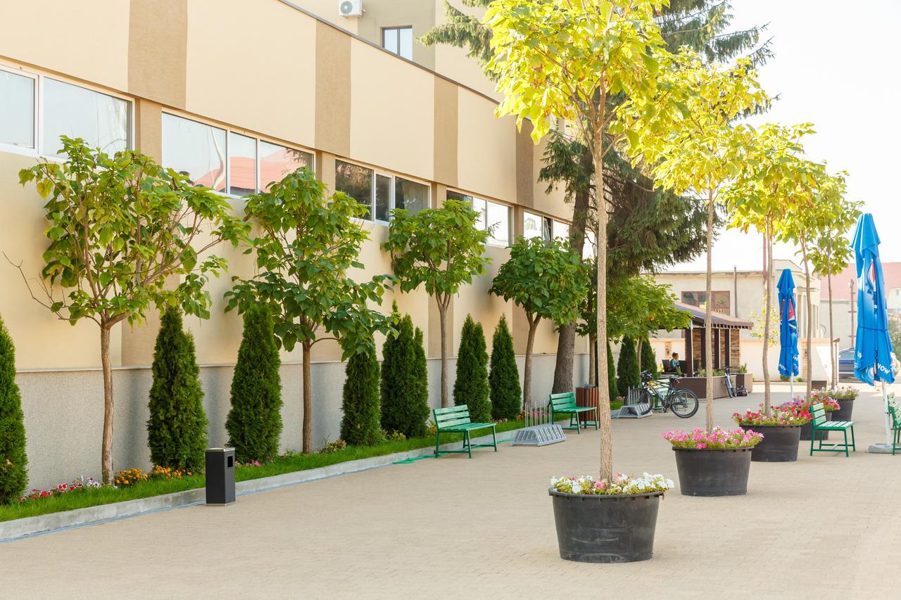 Ymy Hotels Targu Jiu Luaran gambar