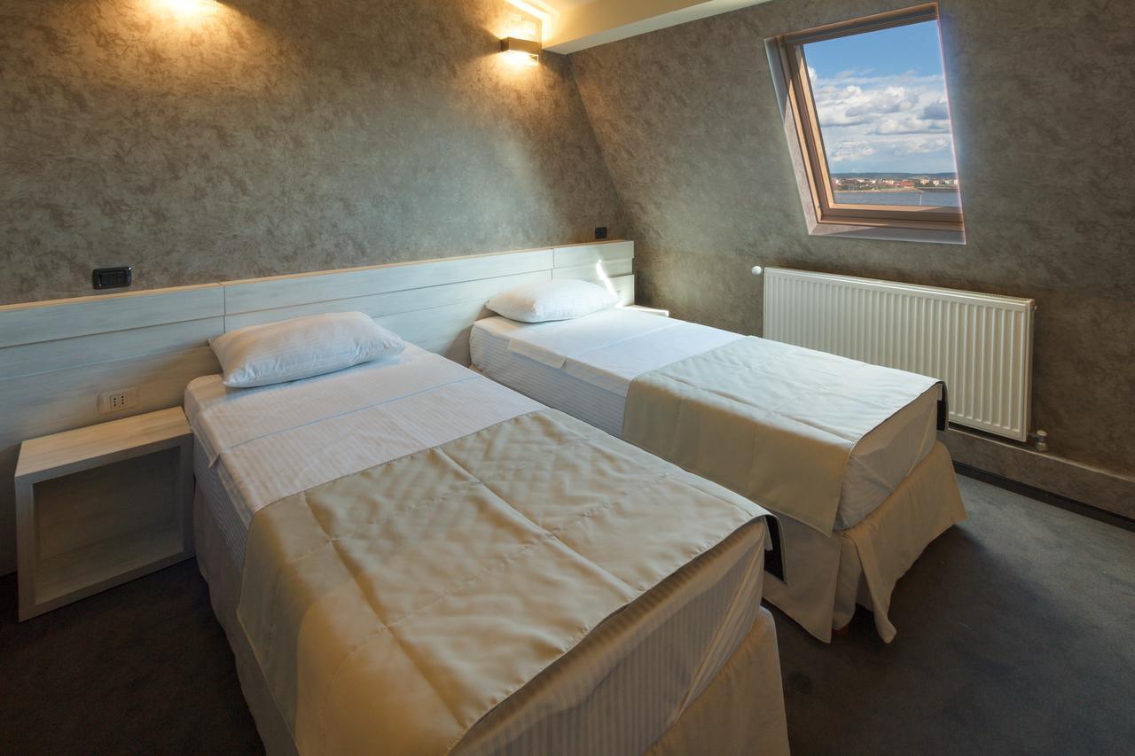 Ymy Hotels Targu Jiu Bilik gambar