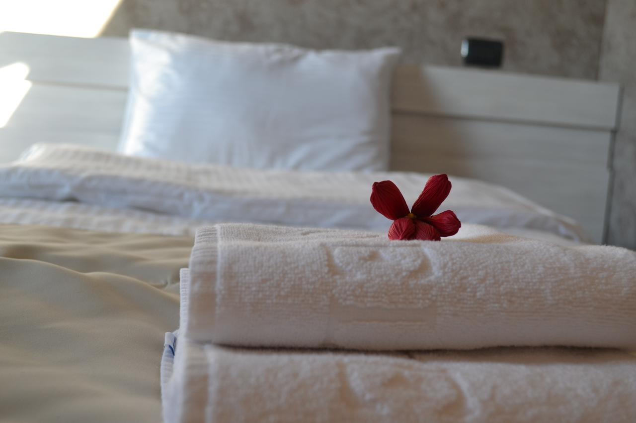 Ymy Hotels Targu Jiu Luaran gambar